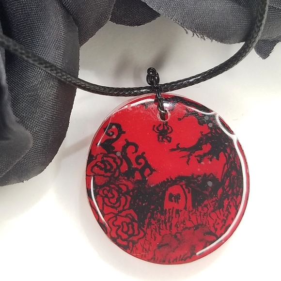 Eerie Red Scene Necklace - Picture 6 of 12
